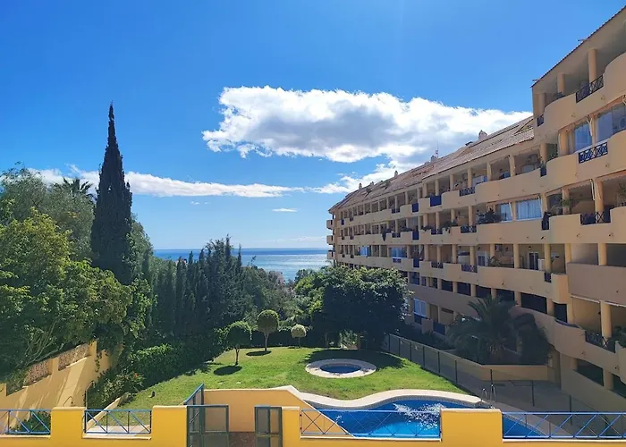 Pet Friendly Beautiful Flat With View, 3 Pools Lejlighed