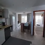 Apartman Pet Friendly Beautiful Flat With View, 3 Pools