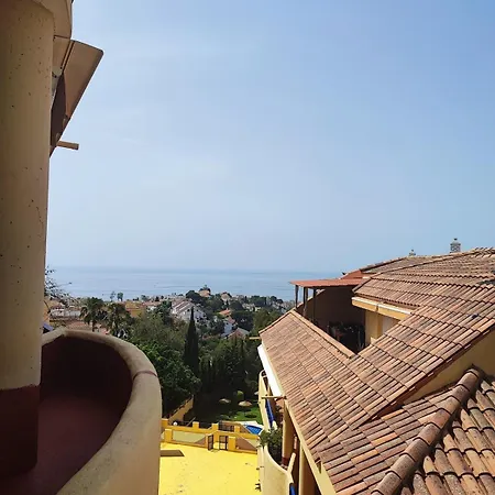 Pet Friendly Beautiful Flat With View, 3 Pools Apartman Fuengirola
