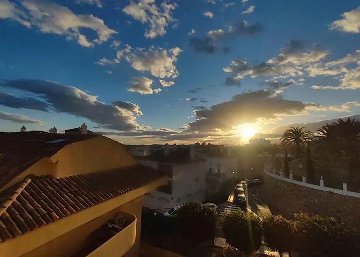 Pet Friendly Beautiful Flat With View, 3 Pools Apartment