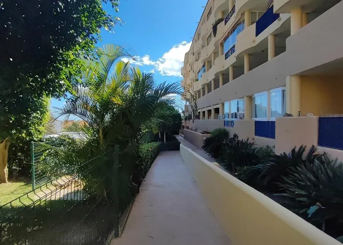 Pet Friendly Beautiful Flat With View, 3 Pools Apartment