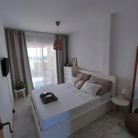 Апартаменты Pet Friendly Beautiful Flat With View, 3 Pools Фуэнхирола