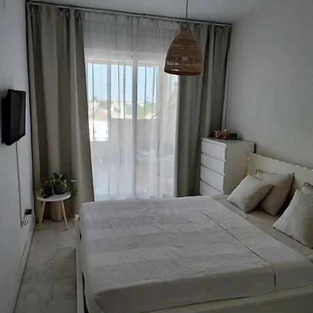 Pet Friendly Beautiful Flat With View, 3 Pools Апартаменты