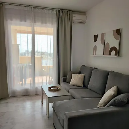 Апартаменты Pet Friendly Beautiful Flat With View, 3 Pools Фуэнхирола
