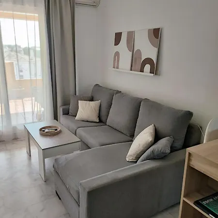 Pet Friendly Beautiful Flat With View, 3 Pools * Фуэнхирола