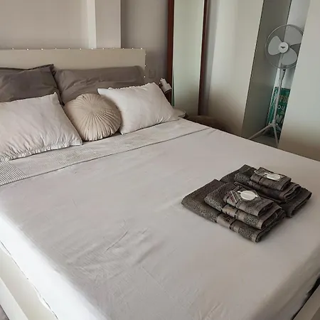 Pet Friendly Beautiful Flat With View, 3 Pools Appartement *